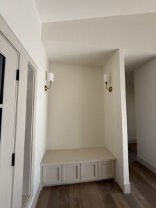 522 Stonebridge front entry bench